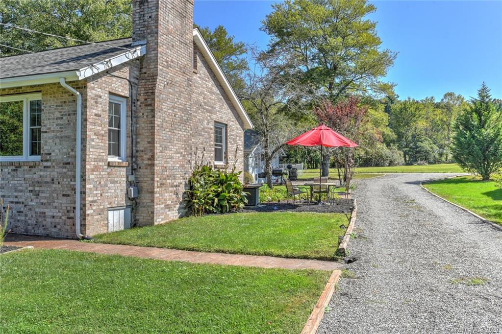 645 Long Shoals Road Arden, NC 28704 - Photo 3 of 36 Gallery Image 3