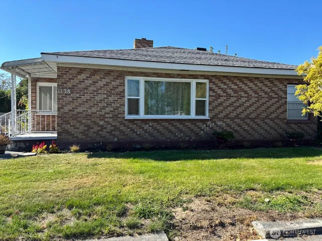 a view of house with backyard