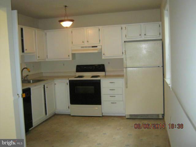1693 Ridgely Court Crofton, MD 21114 - Photo 6 of 7 Kitchen
