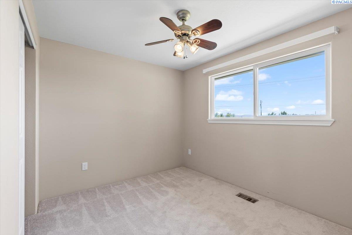 1281 Gibson Road Selah, WA 98942 - Photo 21 of 39 Gallery Image 21