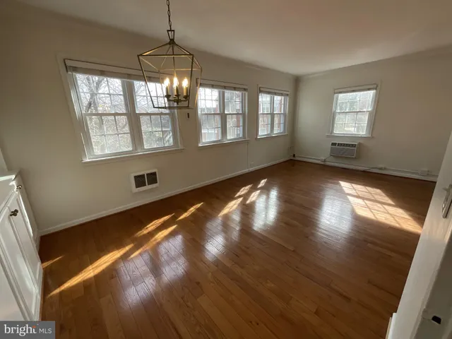 $2,600 | 1927 North Quaker Lane, Alexandria, VA 22302