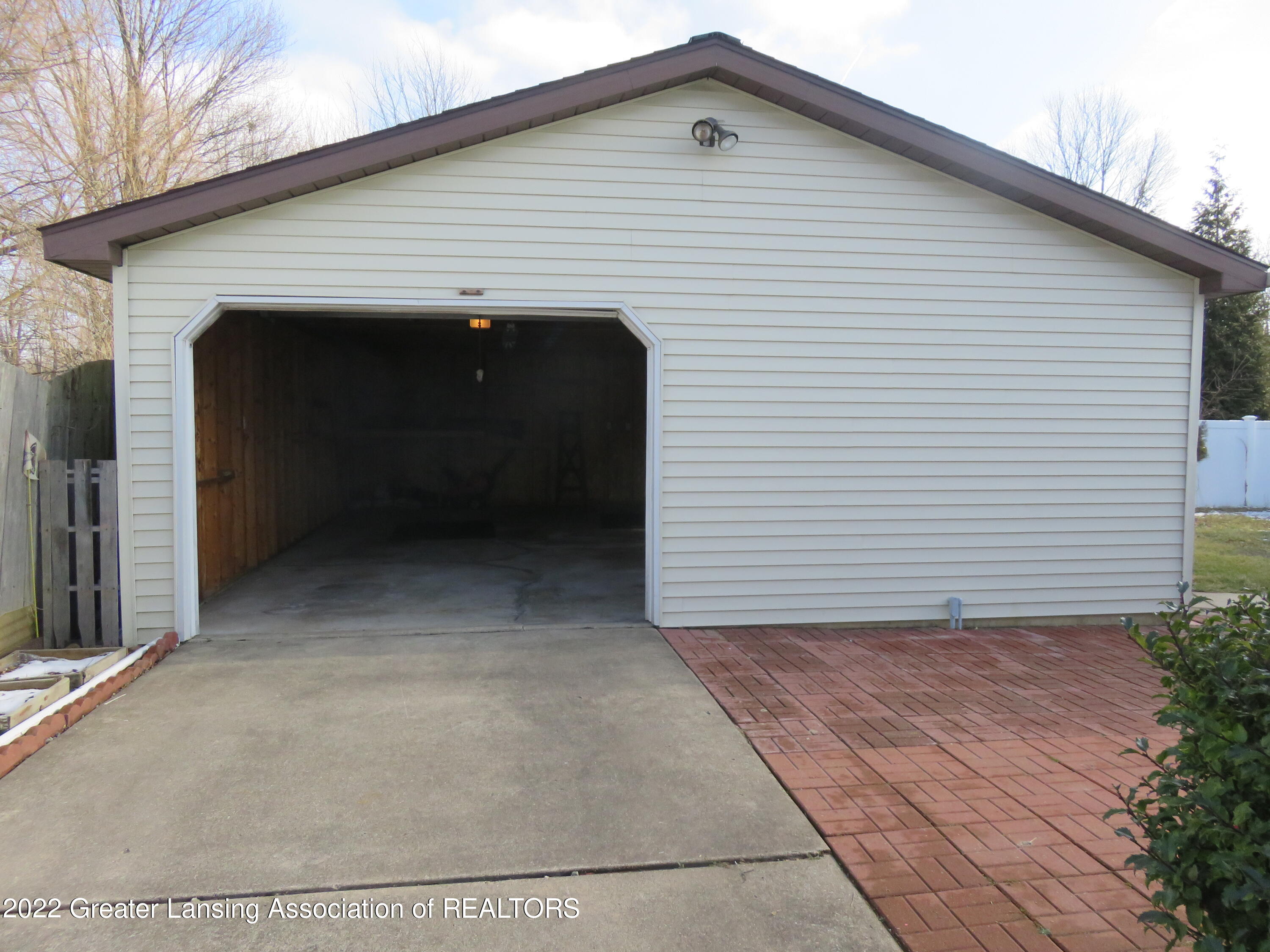 5313 Hughes Road Lansing, MI 48911 - Photo 3 of 33 IMG_3707