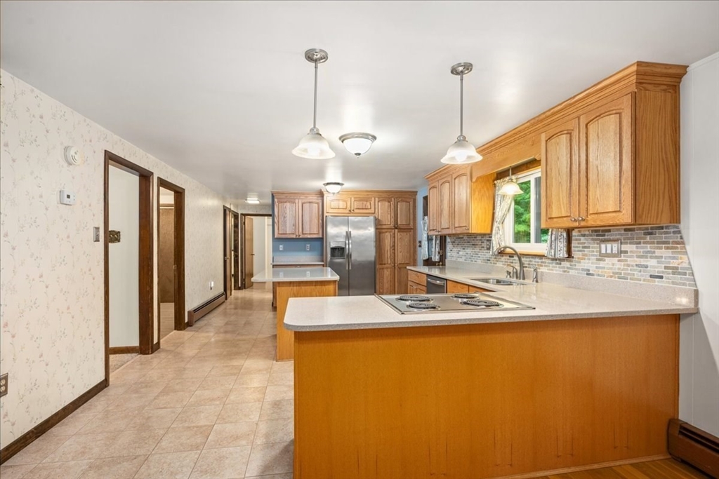 31 Stone School Road Sutton, MA 01590 - Photo 4 of 37