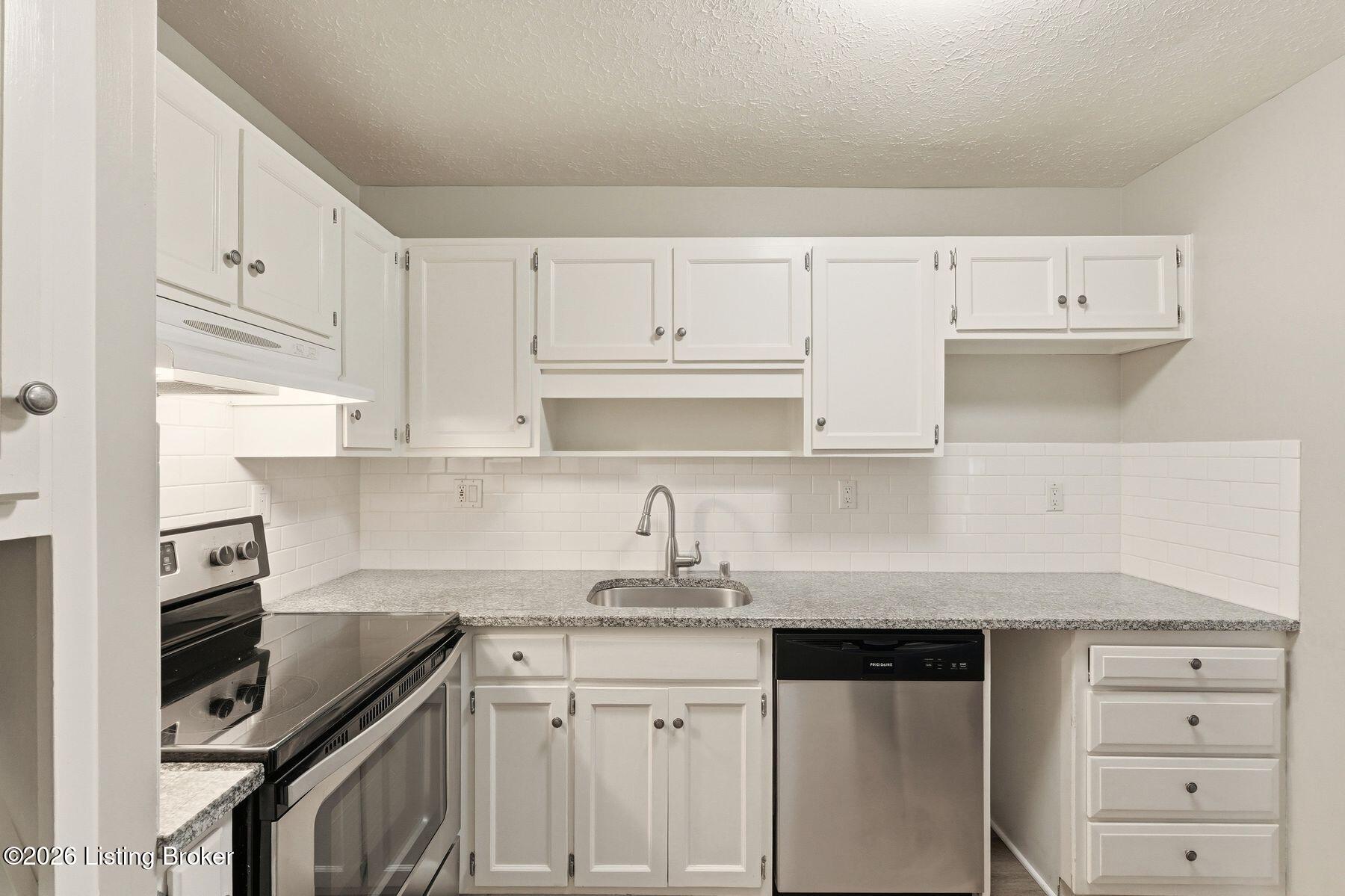 410 Mockingbird Valley Road, Unit 4 Louisville, KY 40207 - Photo 12 of 28 photo_online_011