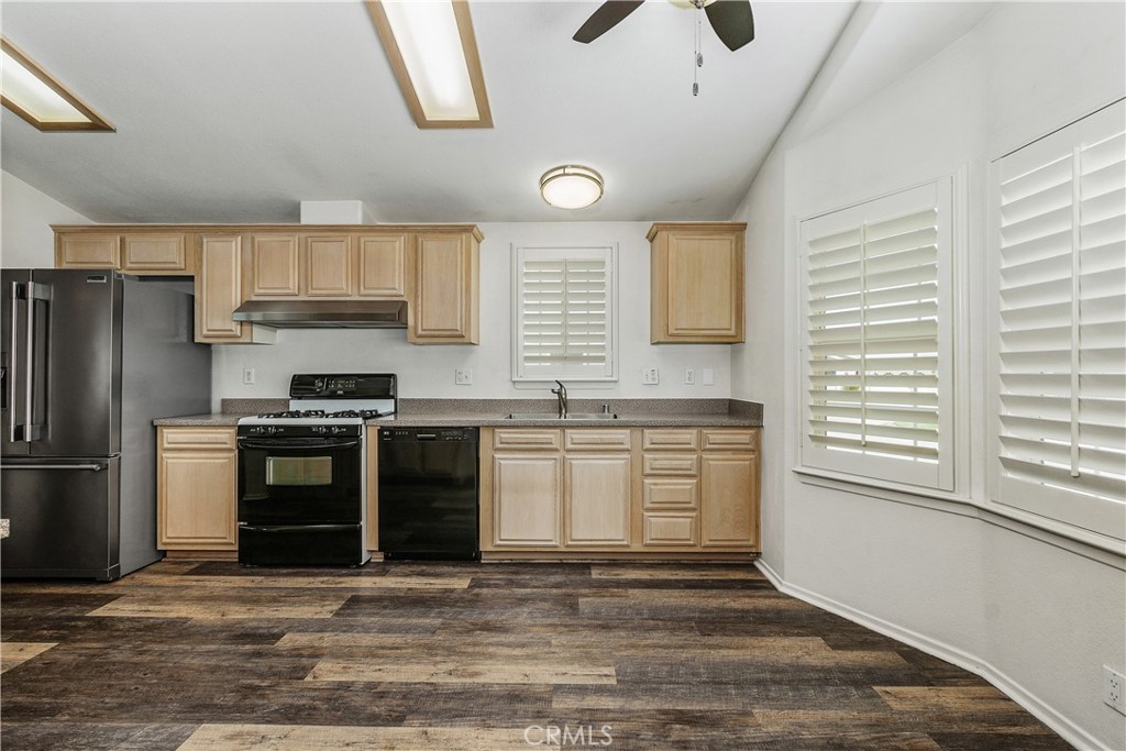 27250 Murrieta Road, Unit 253 Menifee, CA 92586 - Photo 20 of 49 Kitchen Breakfast Nook area
