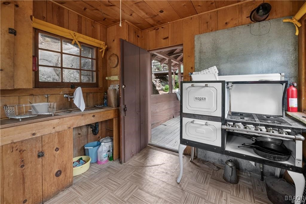 46 Spring Road Big Bear Lake, CA 92315 - Photo 10 of 43 a room with storage and utility