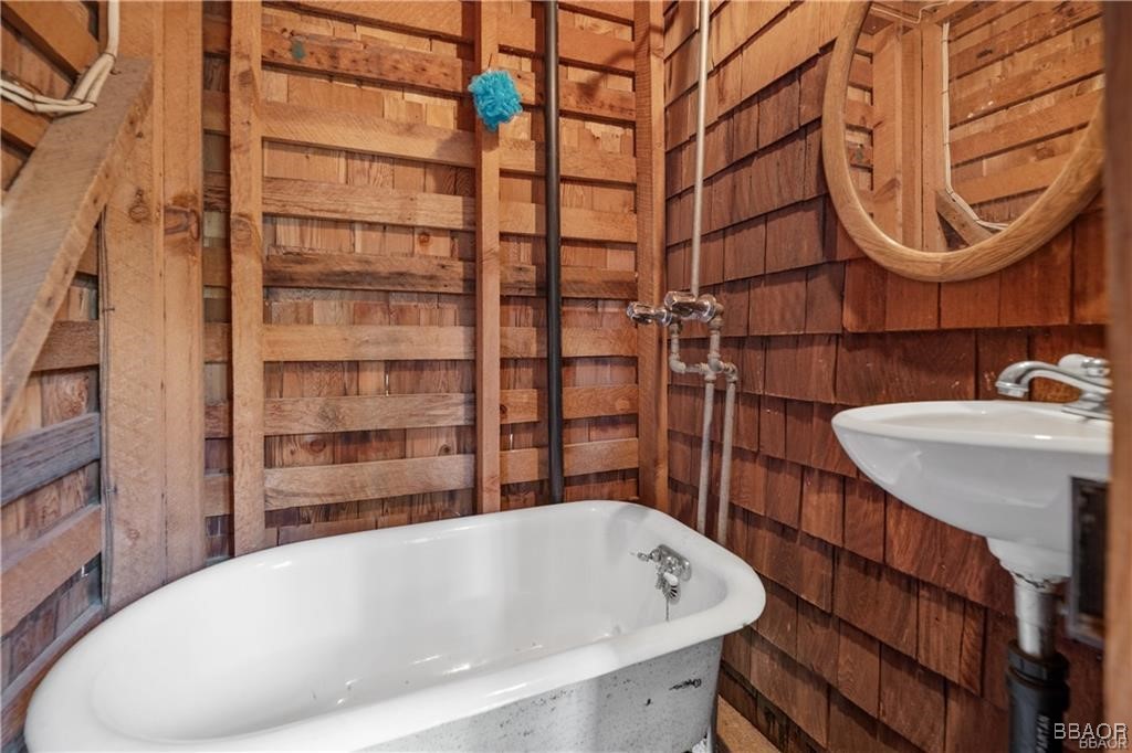 46 Spring Road Big Bear Lake, CA 92315 - Photo 21 of 43 a bathroom with a bathtub and shower