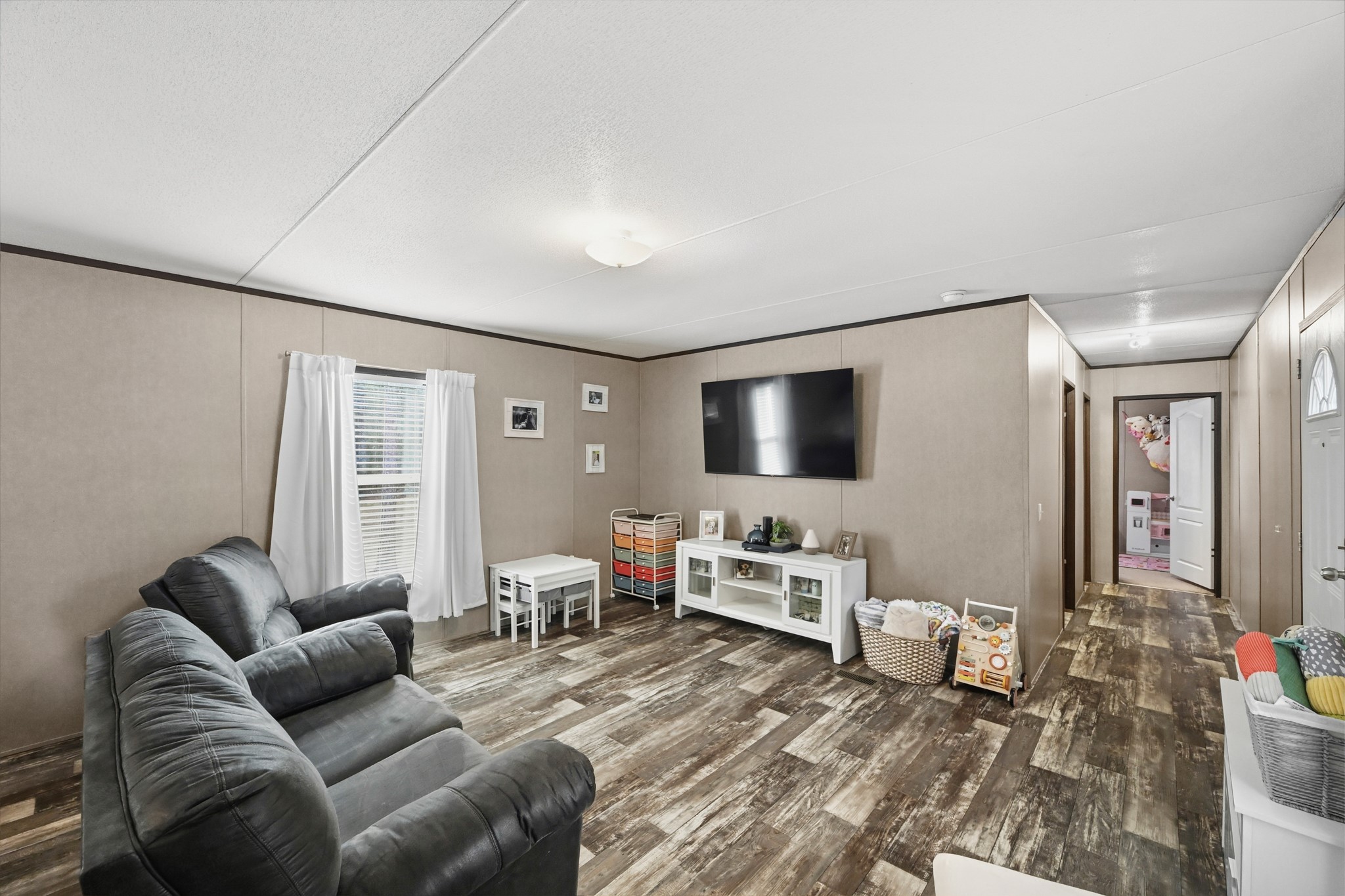6026 Carter Road Waller, TX 77484 - Photo 12 of 34 a living room with furniture and a flat screen tv