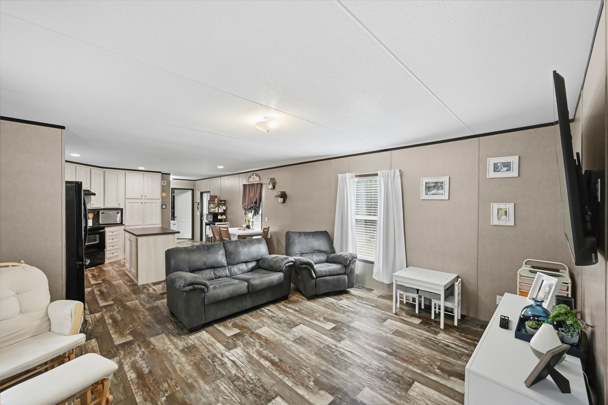 6026 Carter Road Waller, TX 77484 - Photo 13 of 34 a living room with furniture a large window and a flat screen tv
