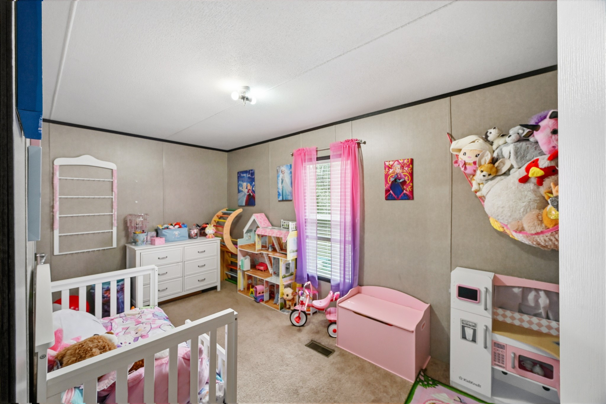 6026 Carter Road Waller, TX 77484 - Photo 22 of 34 a bedroom with furniture and a book shelf