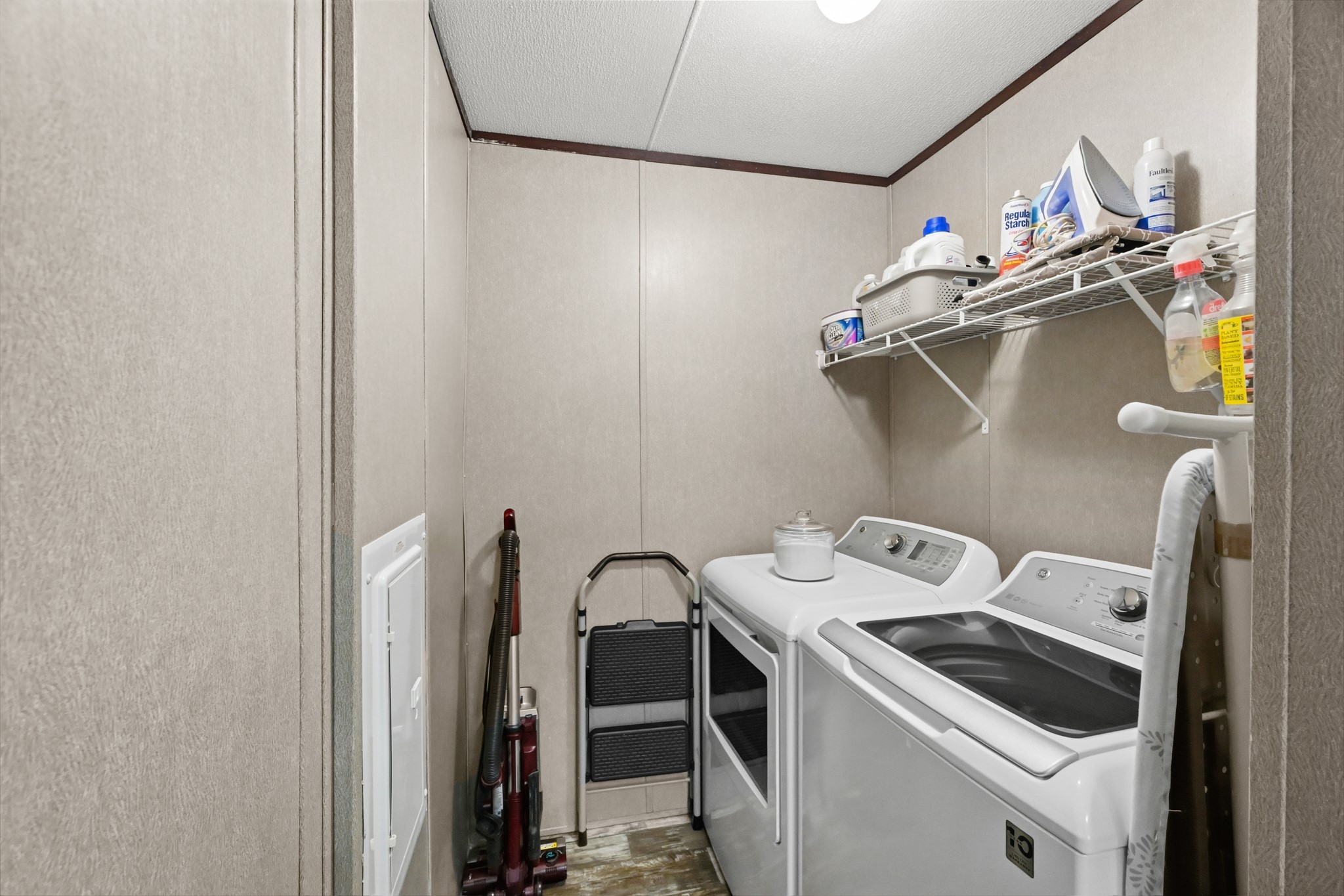 6026 Carter Road Waller, TX 77484 - Photo 27 of 34 a utility room with dryer and washer