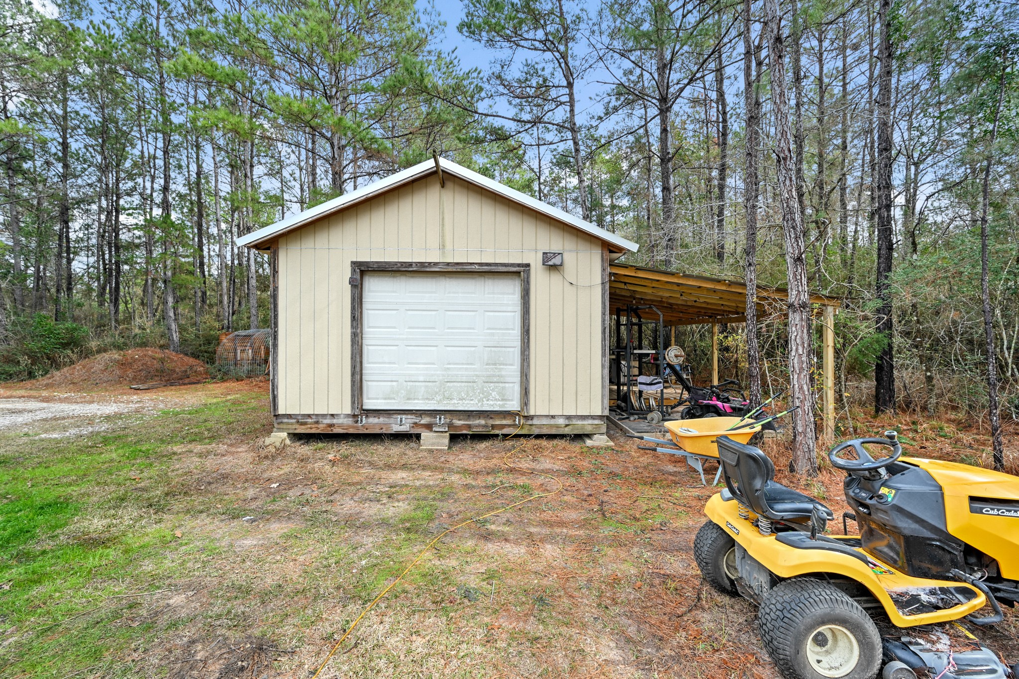 6026 Carter Road Waller, TX 77484 - Photo 29 of 34 a view of backyard with outdoor seating and garage
