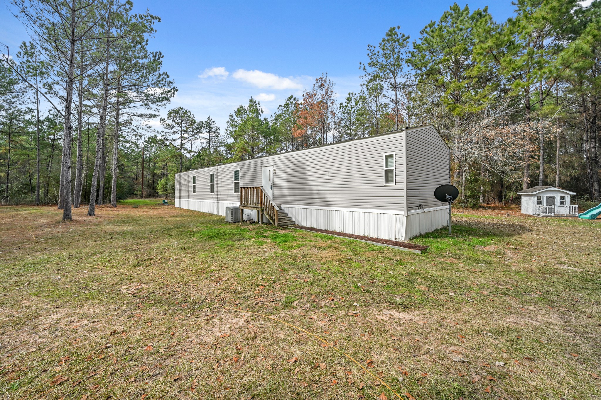 6026 Carter Road Waller, TX 77484 - Photo 5 of 34 a backyard of a house with lots of green space