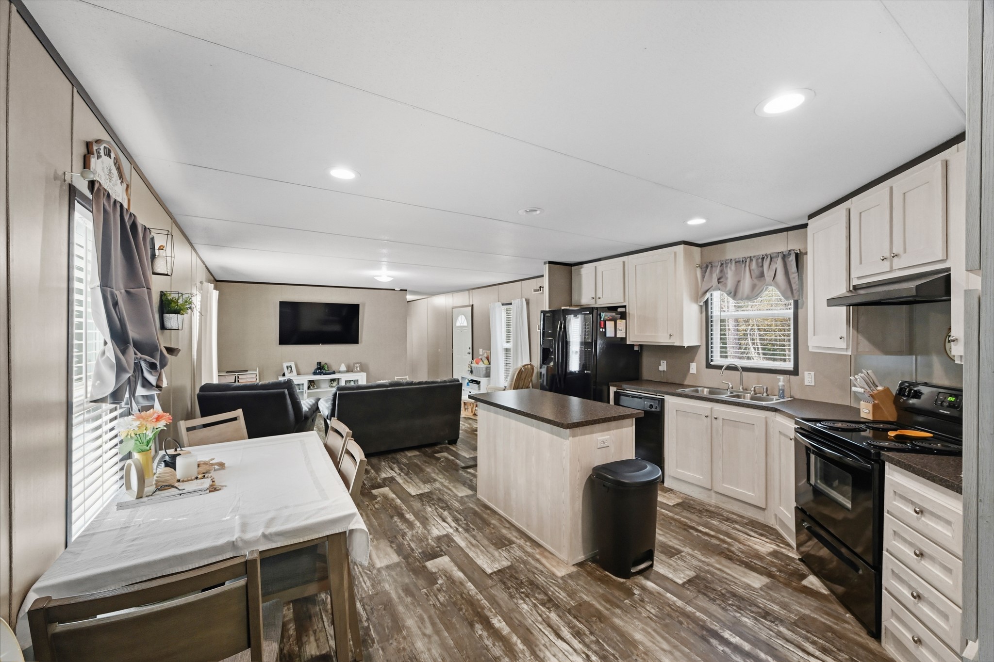 6026 Carter Road Waller, TX 77484 - Photo 7 of 34 a kitchen with a sink stove and refrigerator