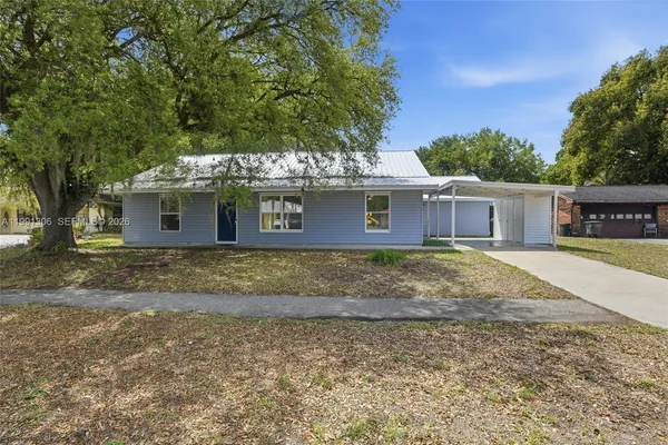 $339,900 | 210 East Sugarland Circle, Clewiston, FL 33440