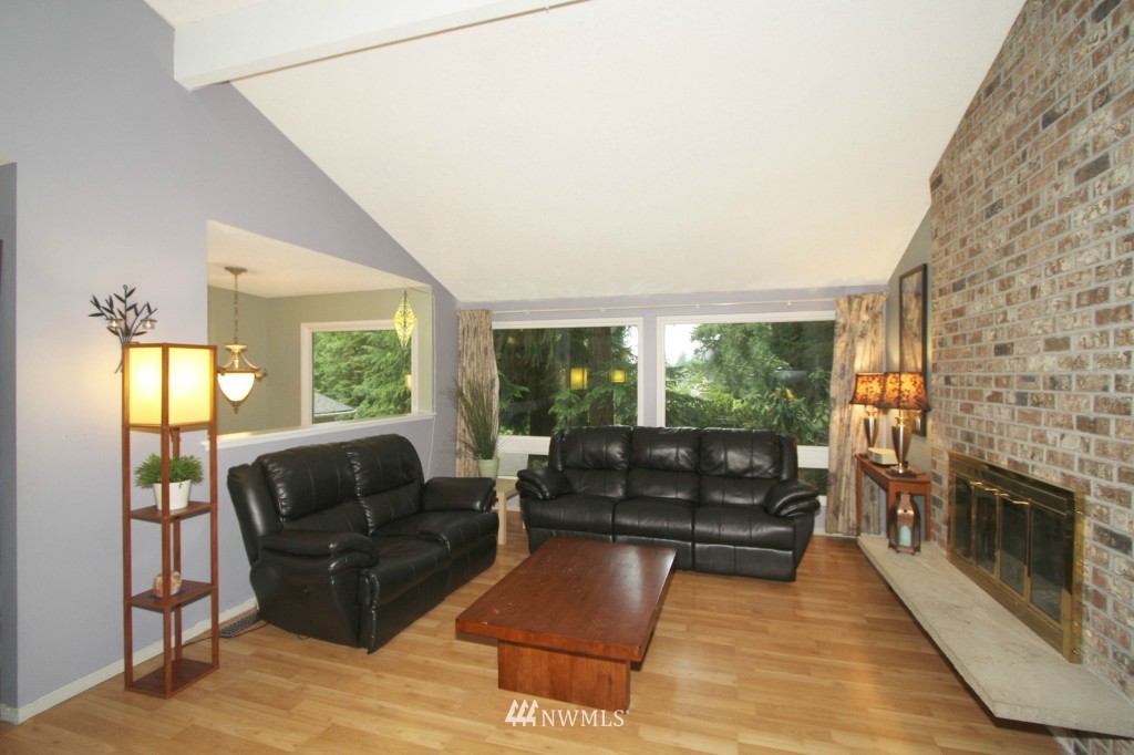 23025 38th Avenue Southeast Bothell, WA 98021 - Photo 2 of 18