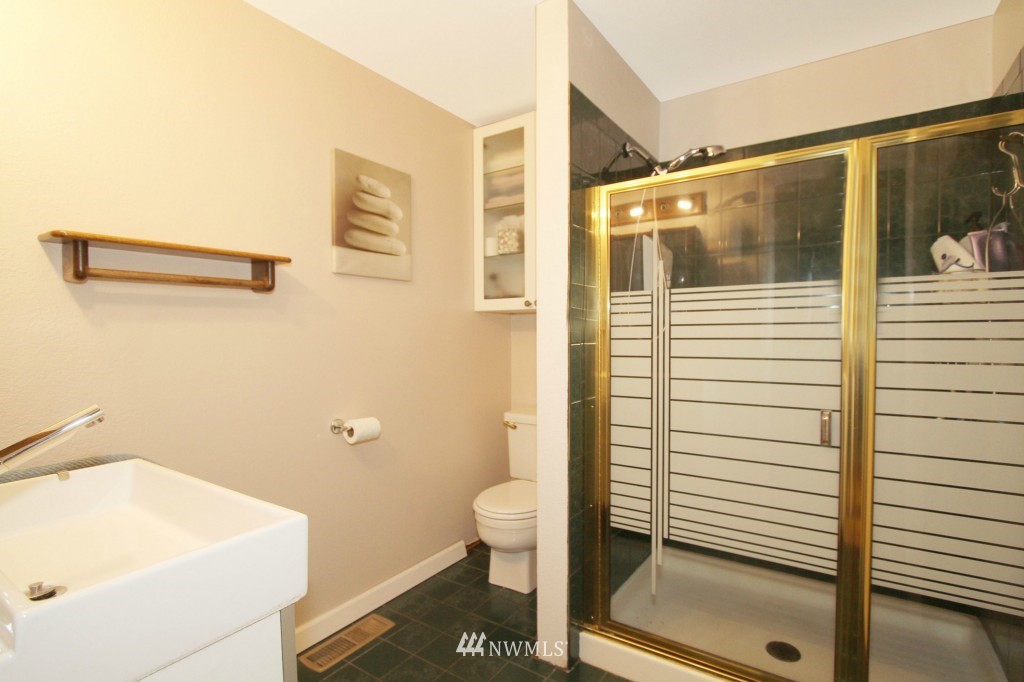23025 38th Avenue Southeast Bothell, WA 98021 - Photo 9 of 18