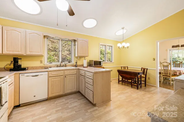 $710,000 | 31 Covewood Road, Asheville, NC 28805