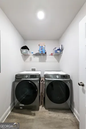 a view of washer and dryer in a utility room