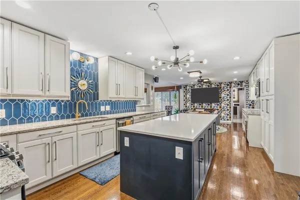 $595,000 | 121 Highland Park Avenue, Excelsior Springs, MO 64024