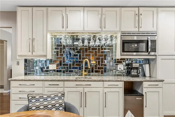 $595,000 | 121 Highland Park Avenue, Excelsior Springs, MO 64024