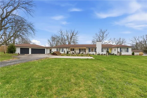 $595,000 | 121 Highland Park Avenue, Excelsior Springs, MO 64024