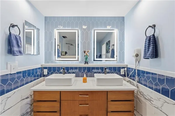$595,000 | 121 Highland Park Avenue, Excelsior Springs, MO 64024