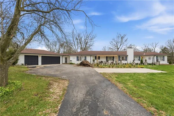 $595,000 | 121 Highland Park Avenue, Excelsior Springs, MO 64024