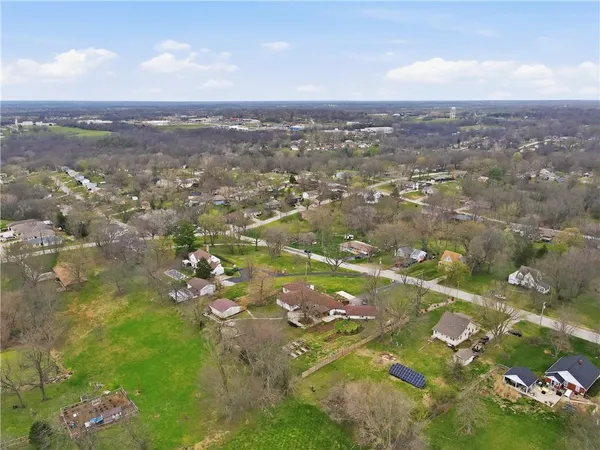 $595,000 | 121 Highland Park Avenue, Excelsior Springs, MO 64024