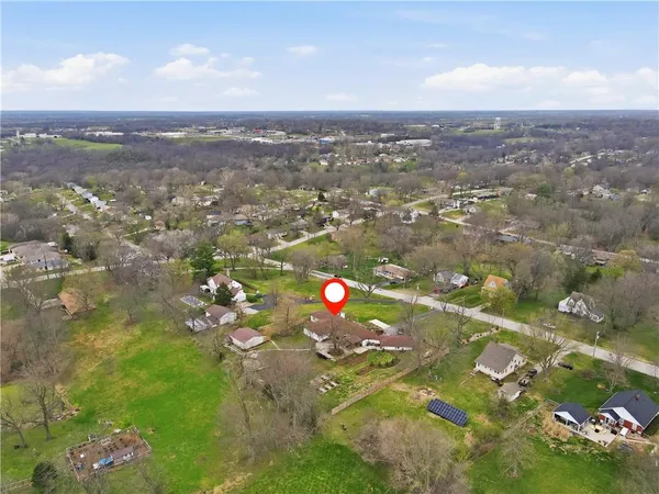 $595,000 | 121 Highland Park Avenue, Excelsior Springs, MO 64024