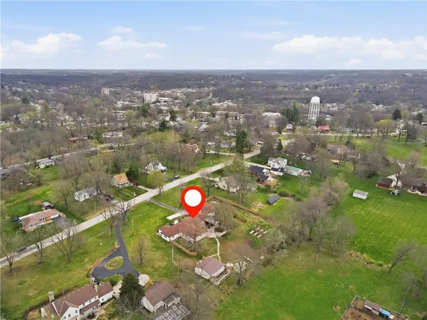 $595,000 | 121 Highland Park Avenue, Excelsior Springs, MO 64024