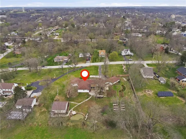 $595,000 | 121 Highland Park Avenue, Excelsior Springs, MO 64024