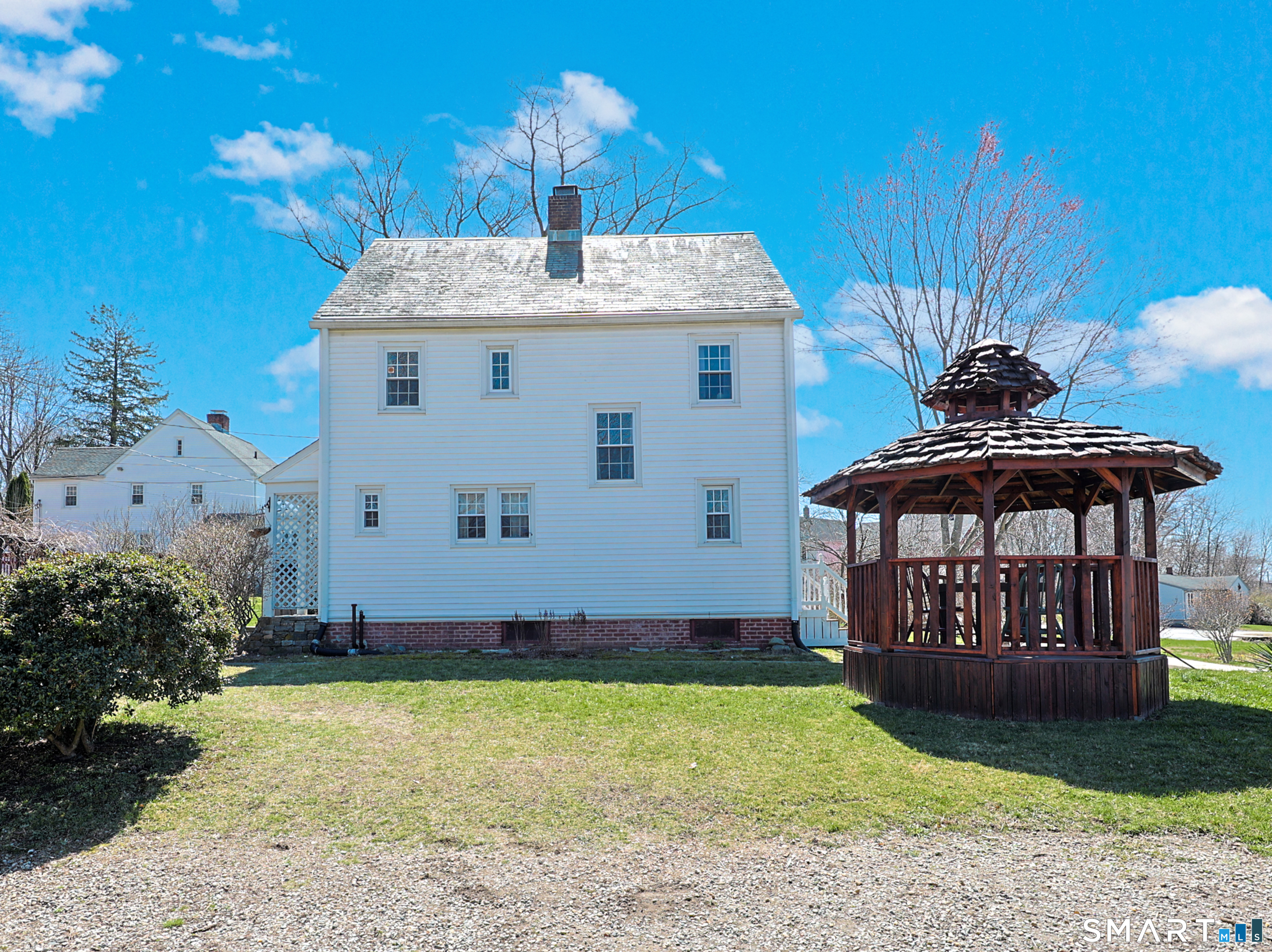 19 Church Street Plainfield, CT 06374 - Photo 2 of 39 a front view of a house with garden