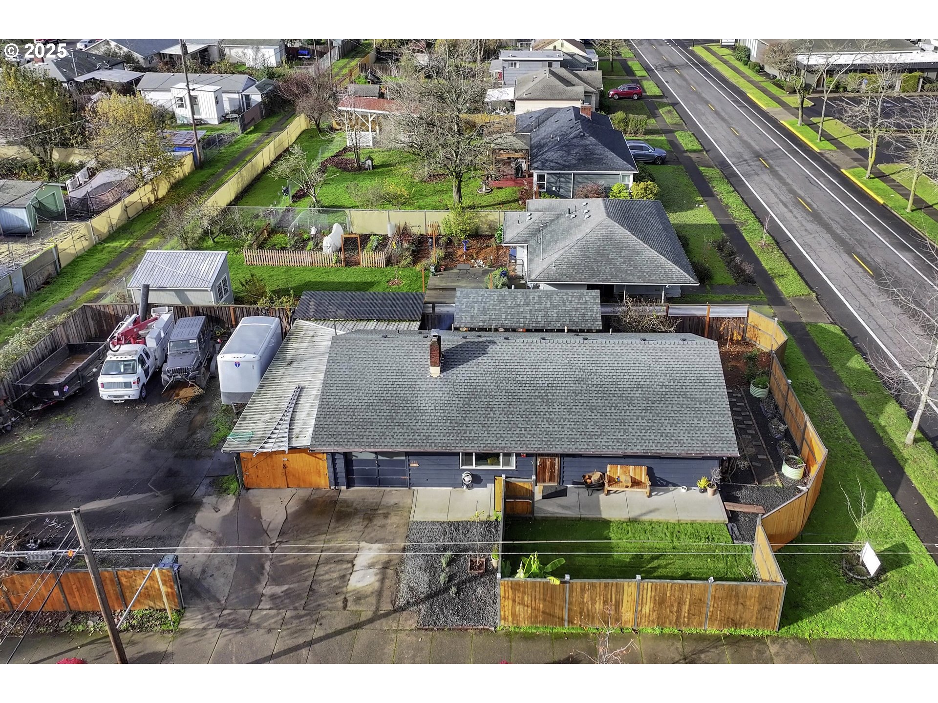 1180 North 12th Street Springfield, OR 97477 - Photo 3 of 38