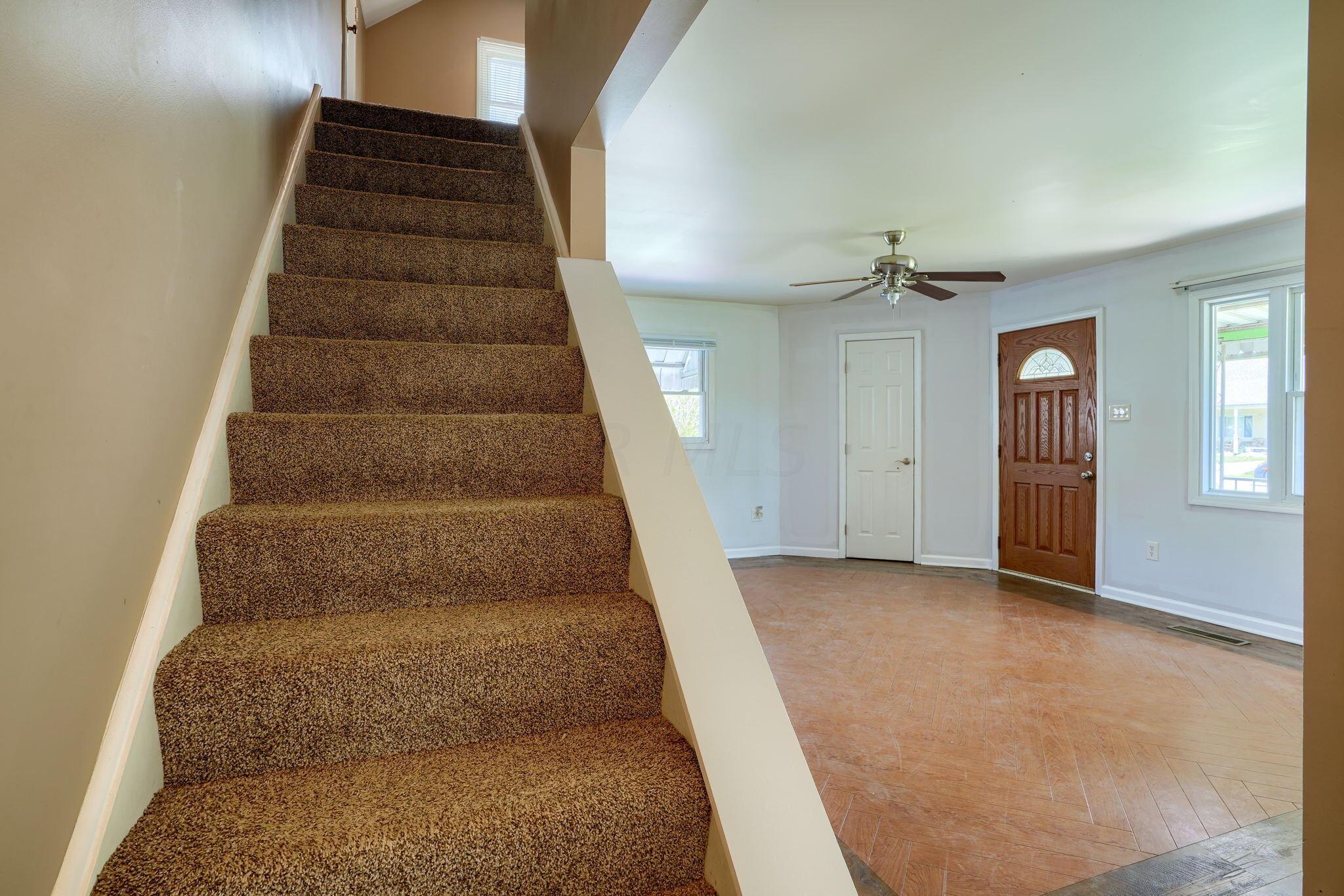 909 Exeter Road Columbus, OH 43213 - Photo 11 of 38 To the loft rooms