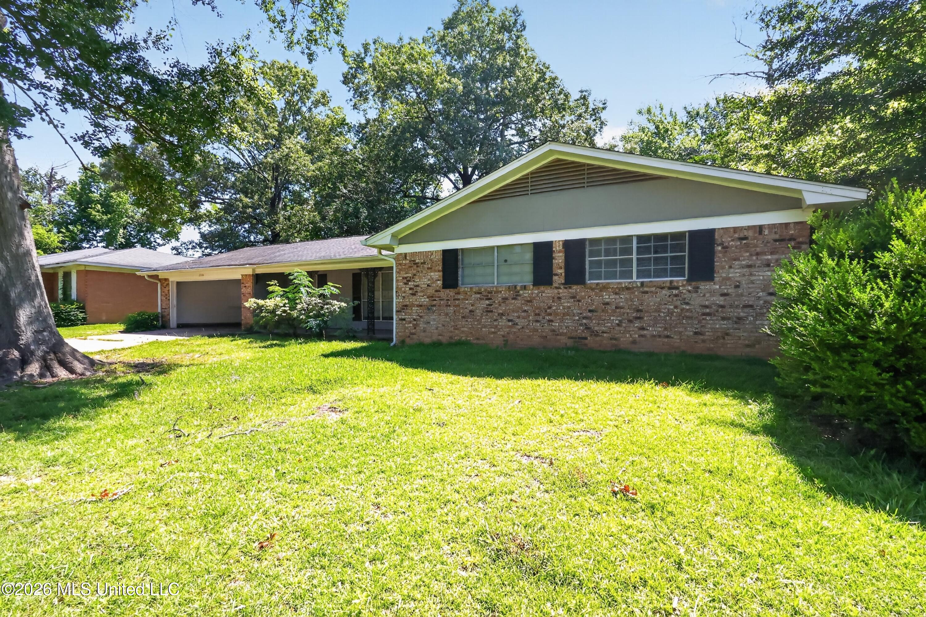 01_2386_Breckinridge_Rd-Exterior-7447