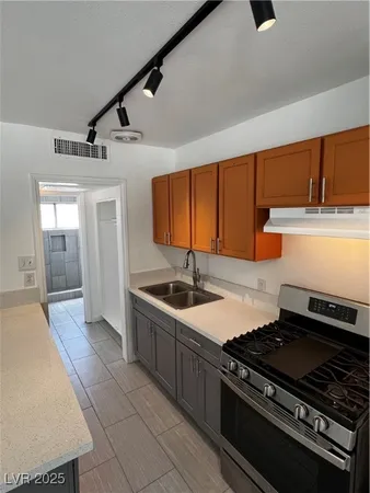 $995 | 308 West Cincinnati Avenue, Unit 8, Las Vegas, NV 89102