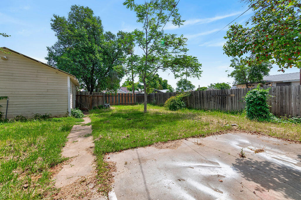1330 4th Street Red Bluff, CA 96080 - Photo 7 of 19 Backyard