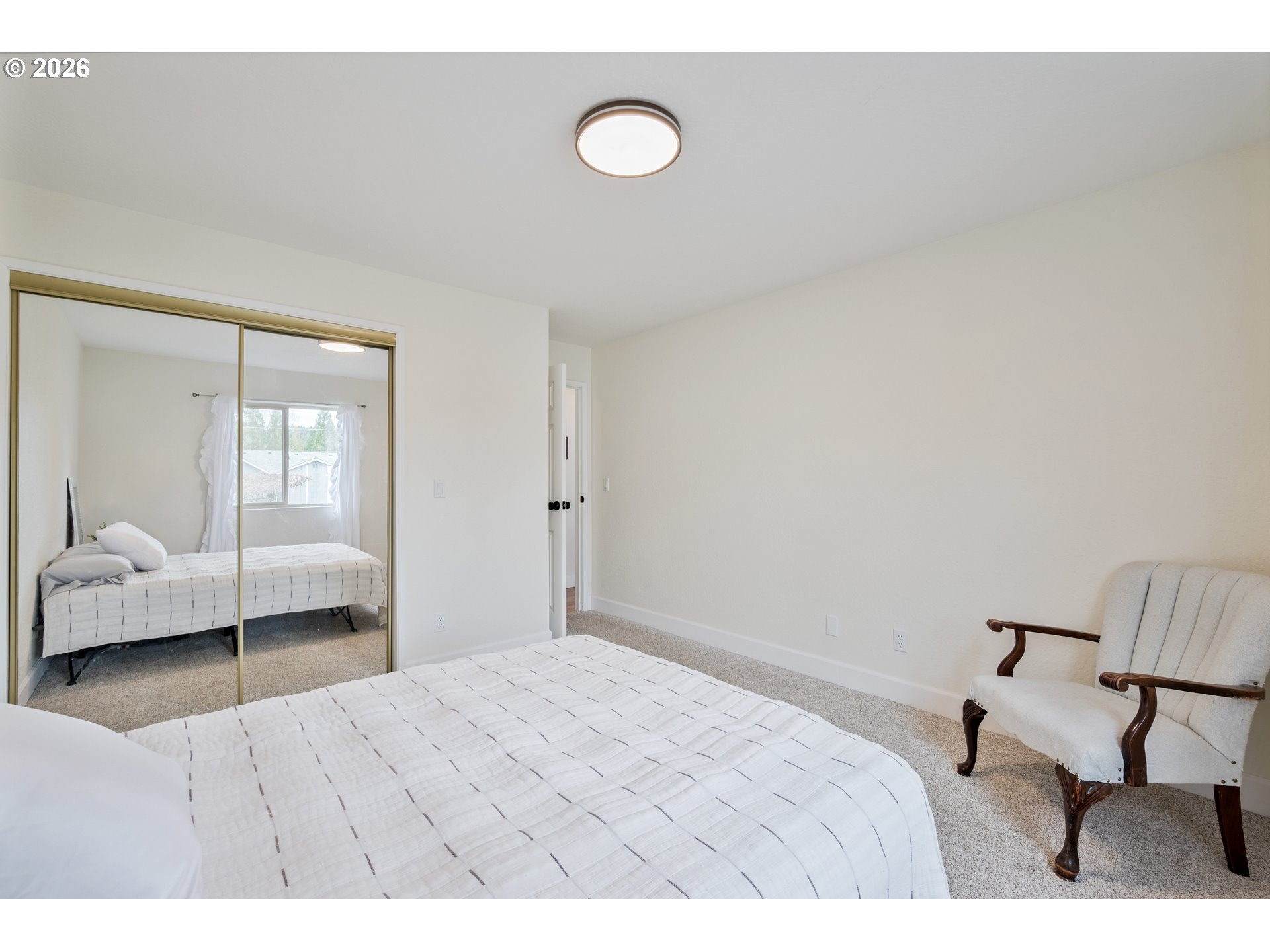 1239 Rose Valley Road Kelso, WA 98626 - Photo 22 of 48 a bedroom with a bed and a lamp