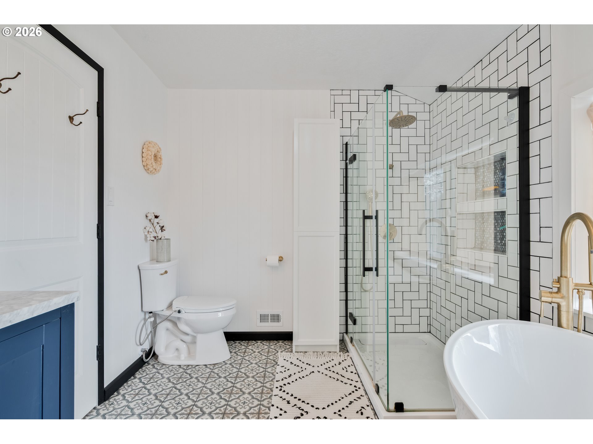 1239 Rose Valley Road Kelso, WA 98626 - Photo 27 of 48 a bathroom with a toilet and a shower