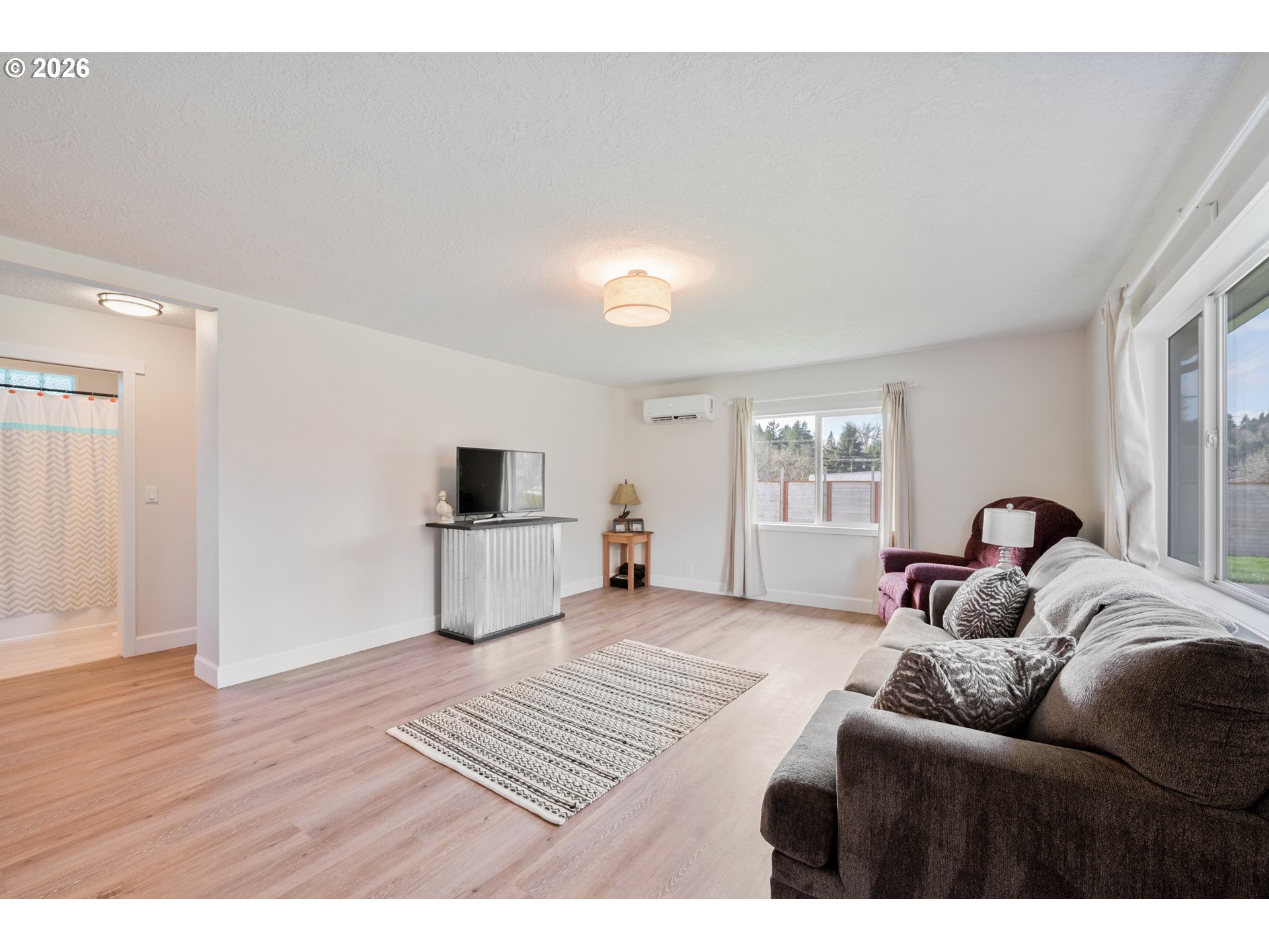 1239 Rose Valley Road Kelso, WA 98626 - Photo 42 of 48 a living room with furniture and a window
