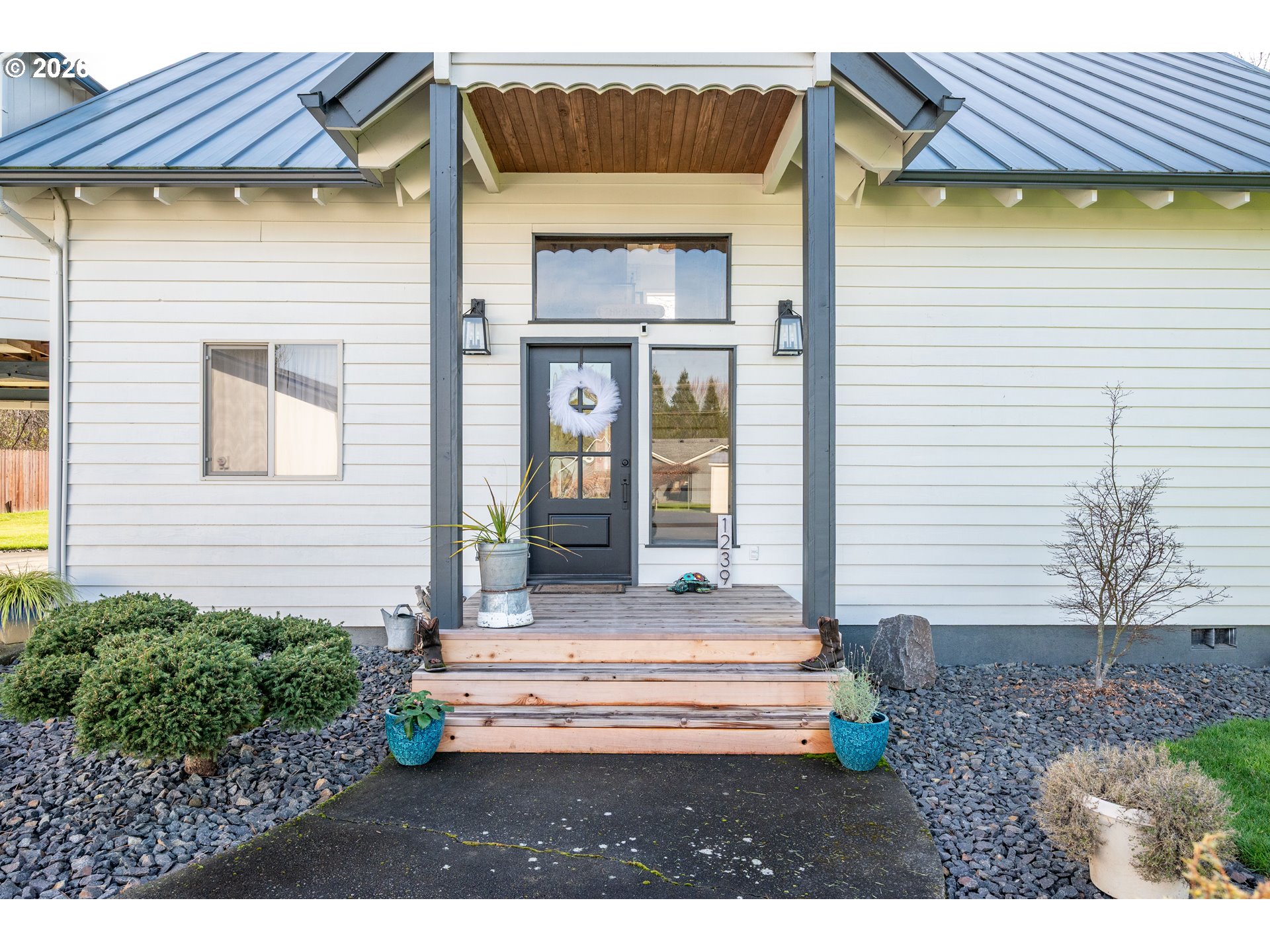 1239 Rose Valley Road Kelso, WA 98626 - Photo 7 of 48 a view of entrance of the house