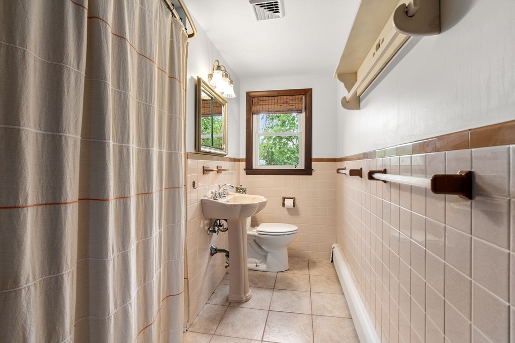 8 Birchwood Road Hudson, MA 01749 - Photo 23 of 36