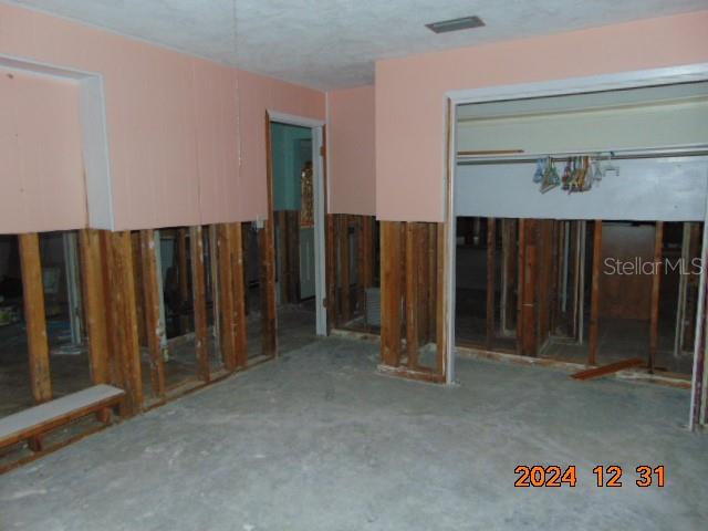 2044 Montana Avenue Northeast St. Petersburg, FL 33703 - Photo 46 of 53 a view of a livingroom with entryway