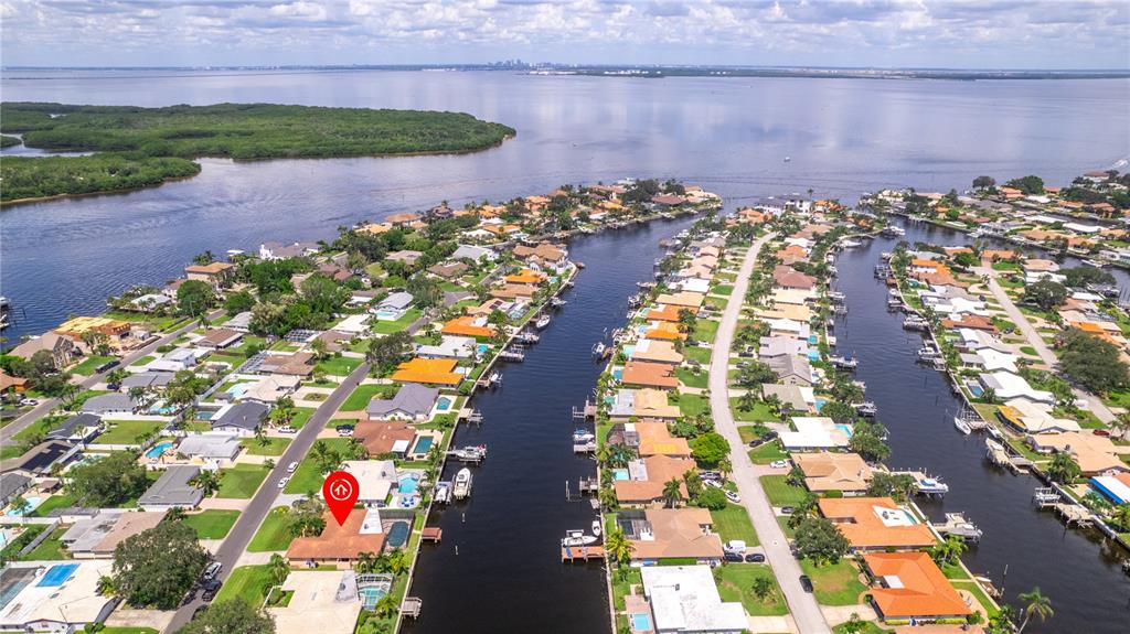 2044 Montana Avenue Northeast St. Petersburg, FL 33703 - Photo 5 of 53