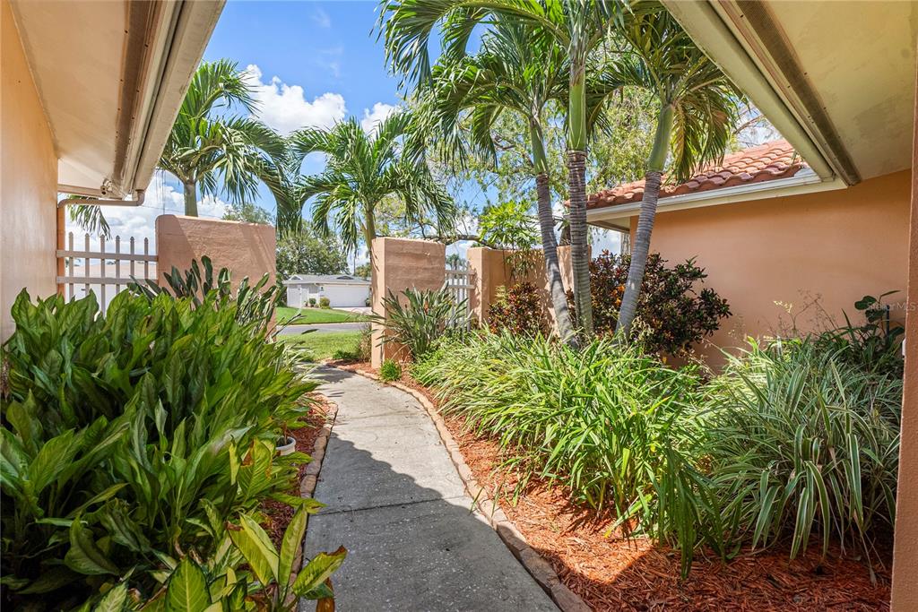 2044 Montana Avenue Northeast St. Petersburg, FL 33703 - Photo 7 of 53