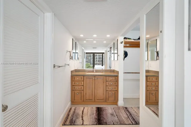 $750,000 | 1915 Brickell Avenue, Unit C506, Miami, FL 33129