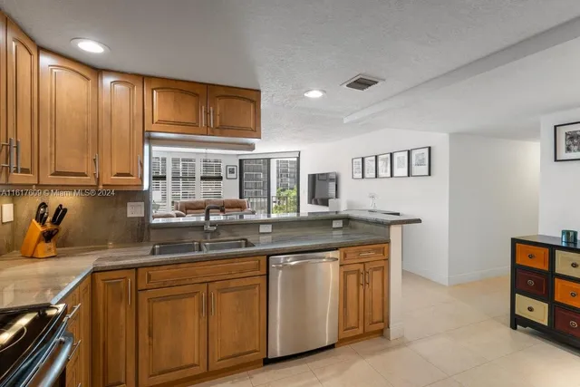 $750,000 | 1915 Brickell Avenue, Unit C506, Miami, FL 33129