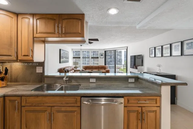 $750,000 | 1915 Brickell Avenue, Unit C506, Miami, FL 33129