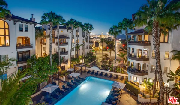$6,432 | 6280 West 3rd Street, Unit 422, Los Angeles, CA 90036